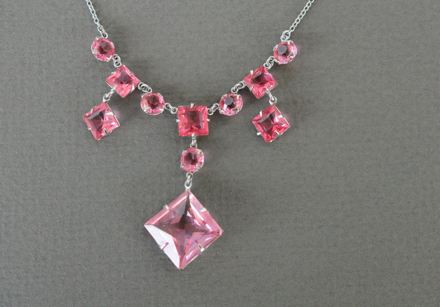 1930s Art Deco / pink glass necklace // TIARELLA