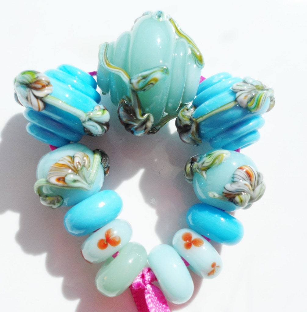 Flowers afloat  - handmade lampwork bead set