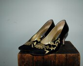 vintage black and gold heels. size 8.