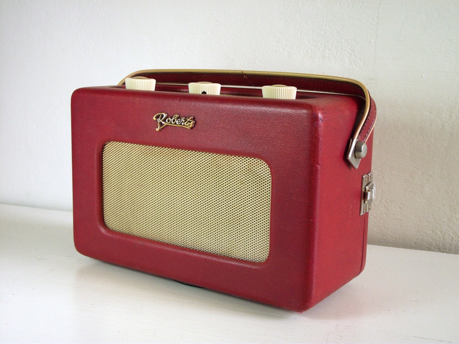 1960's Collectible Roberts R200 Transistor Radio in red. Leather-covered teak case. English early 60's vintage. Fully working