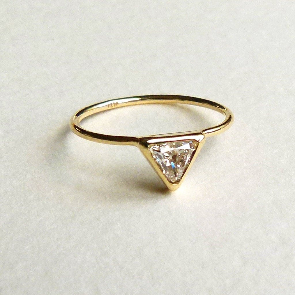 Trillion Diamond Ring - Diamond Engagement Ring - 18k Solid Gold - artemer