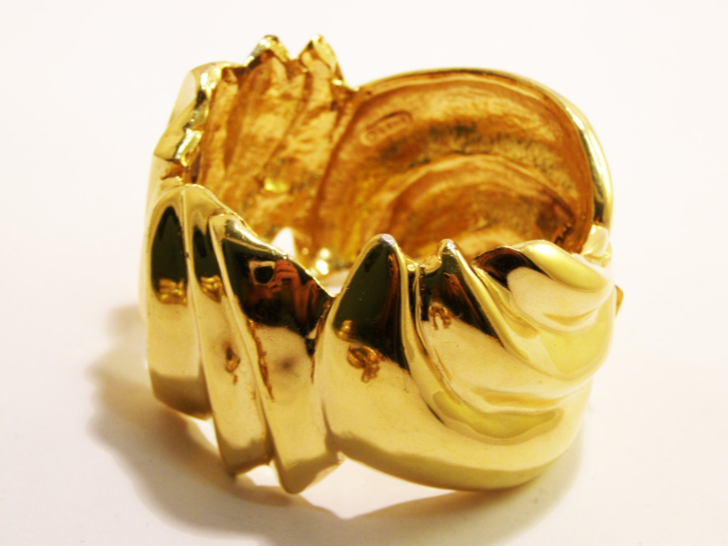 Vintage Ciner Modernist Sculptural Crinkle Hinged Bangle
