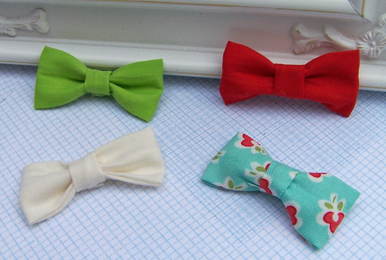 Set of 4 Shabby Chic Mini Fabric Bows - Red, White, Floral Print, Green
