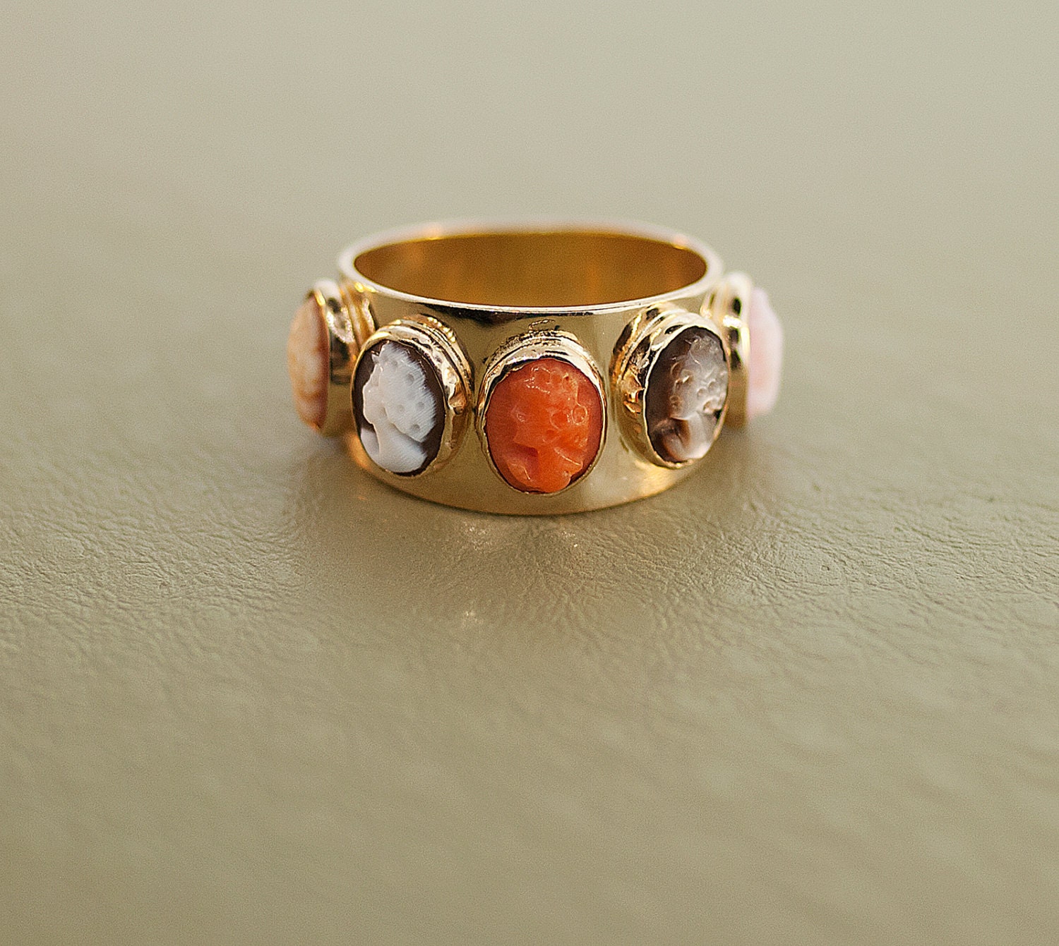 14k Yellow Gold Vintage Cameo Ring