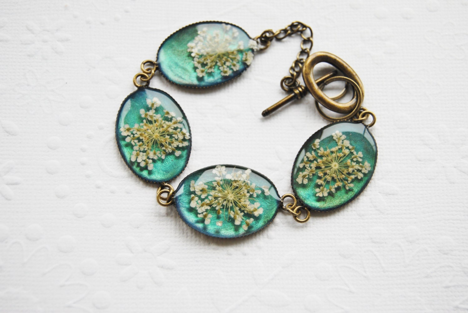 Victorian Bracelet Real Flower Green Blue Iridescent Peacock Pearly Pressed Flowers Colour Changing Lace Dainty Beautiful