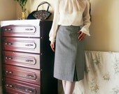 Vintage 1960s style pencil skirt / wool pencil skirt / black and white pencil skirt / check skirt / front pleats and back slit (M/L)