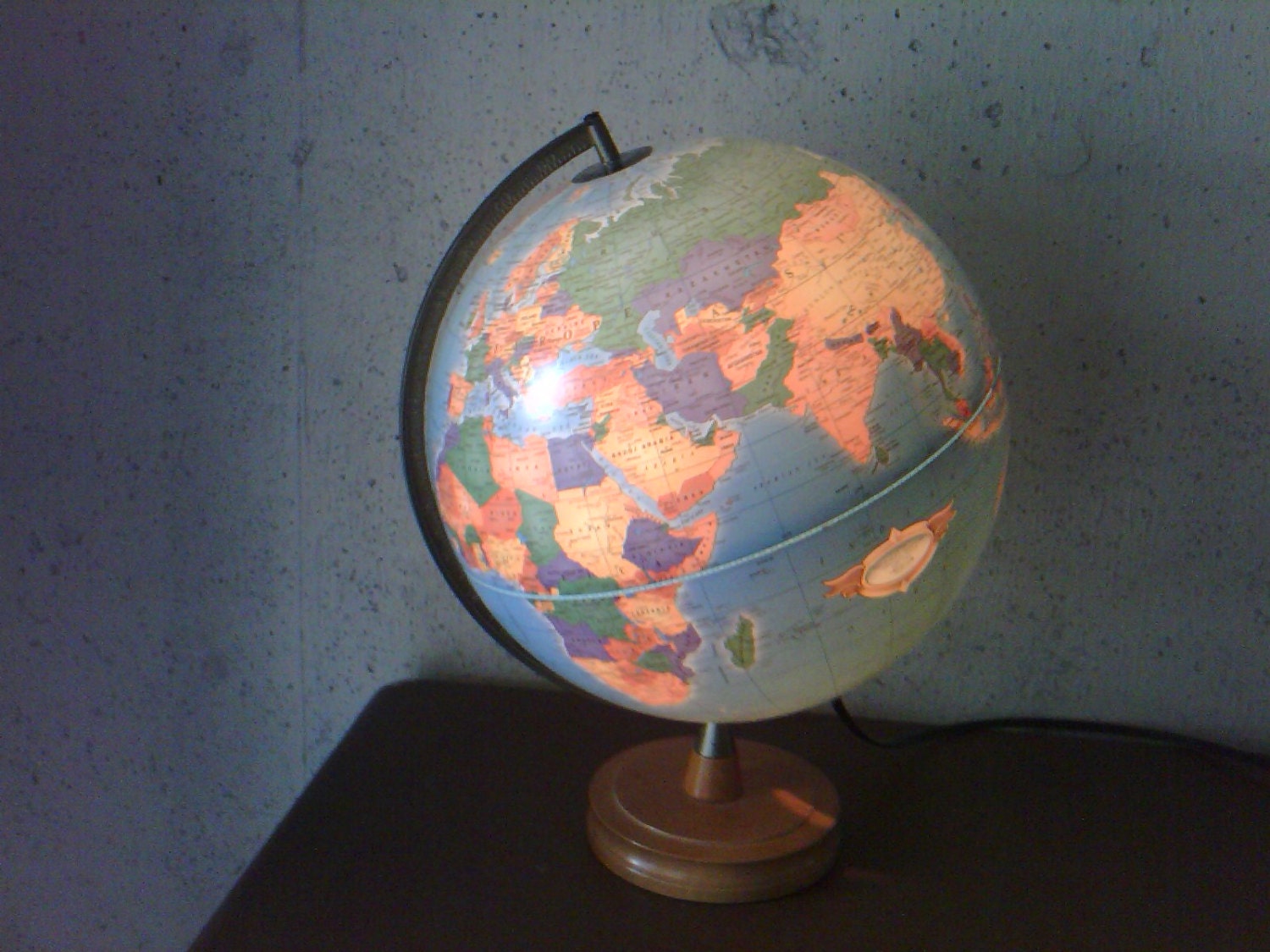Vintage Desktop Illuminated Globe - Good Condtion