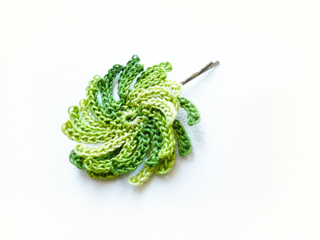 Splash of green  Spring fashion hai accessories crochet  flower bobby pin. rustic chic fresh hair style  floral hair clip
