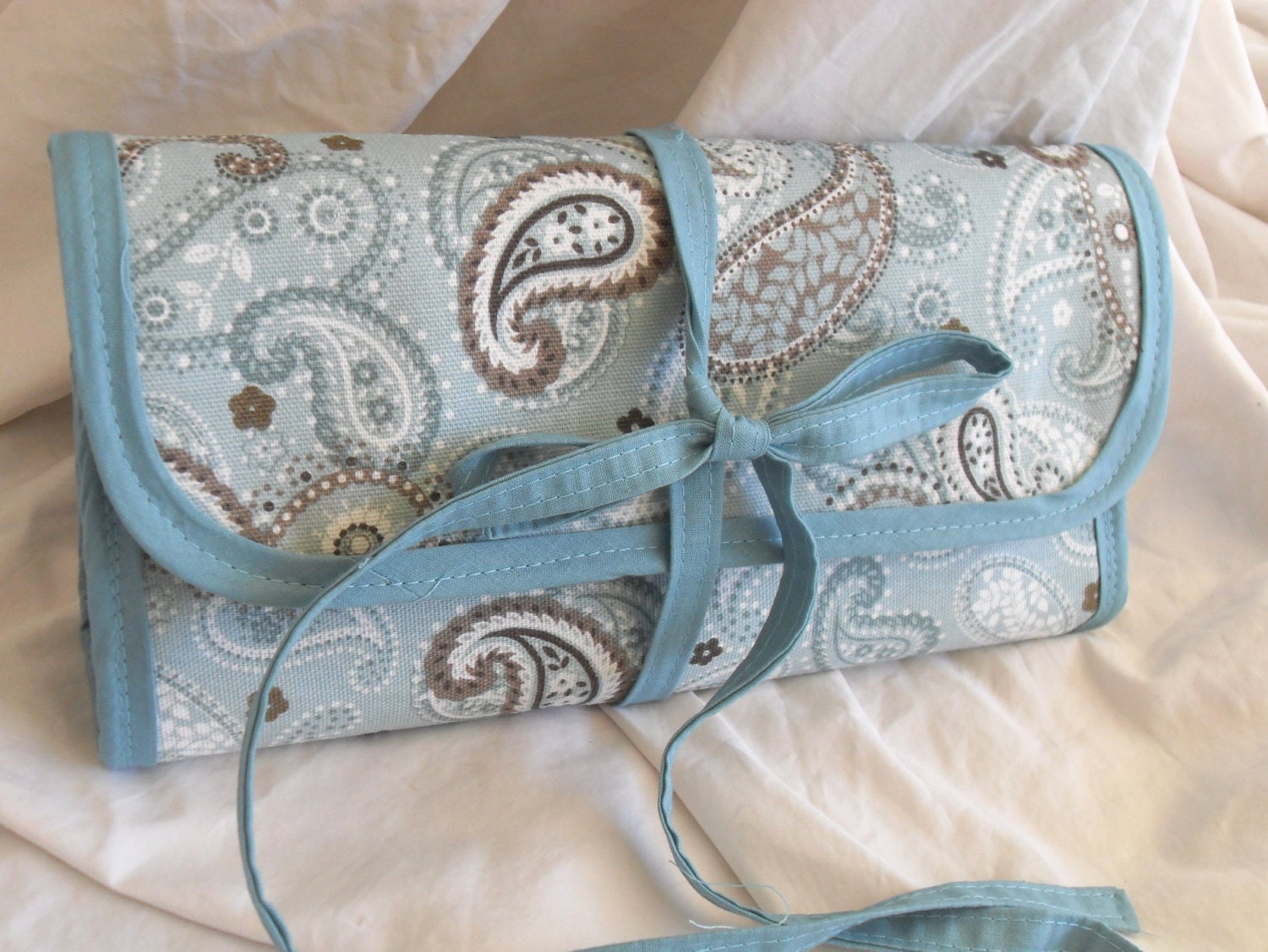 Circular Knitting Needle Organizing Bag Lots of Pockets Zip Notions Bag Aqua Pailsey