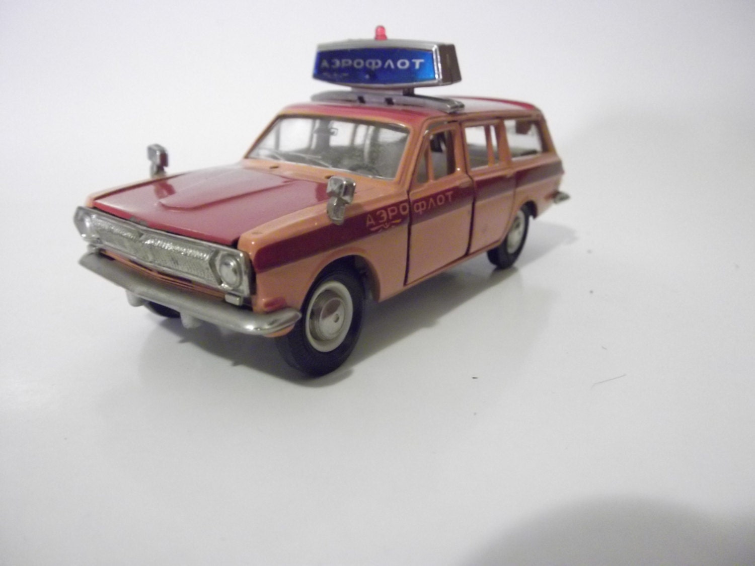 Soviet GAZ Volga Aeroflot Airport Car made in USSR 1:43 scale