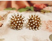 10% OFF Vintage White and Gold Stud Earrings