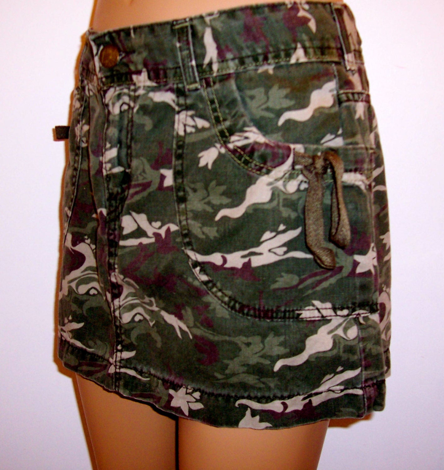 Levi's camo skirt