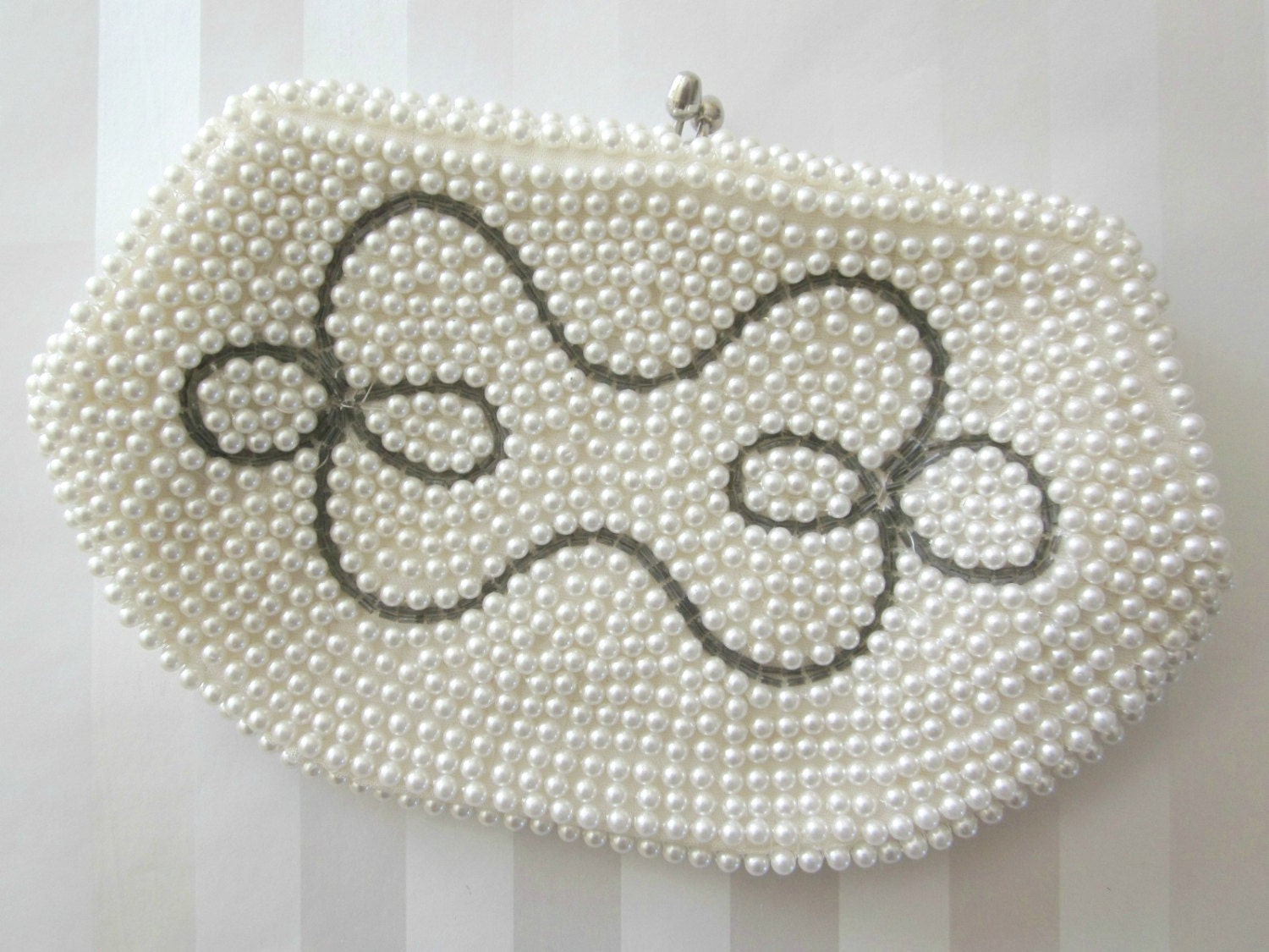 Vintage cream Pearl Beaded wedding Clutch hand bag