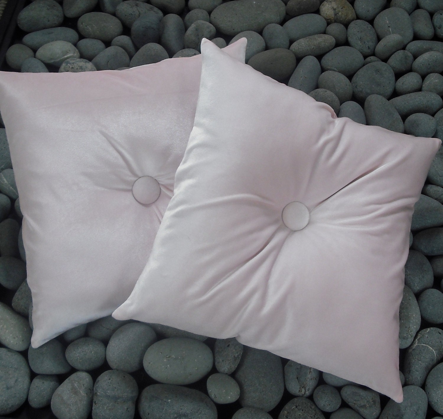 Popular items for pink velvet pillows on Etsy