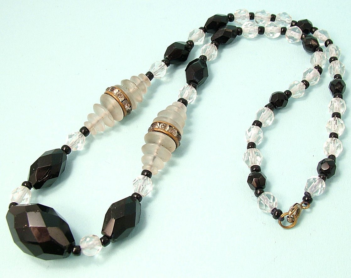 Vintage antique estate, Art Deco 1920s / 1930s French jet, crystal glass and paste, bead necklace