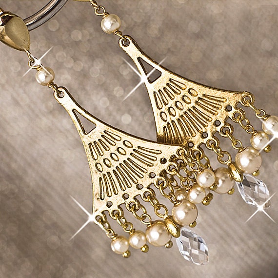Chandelier Earrings.Gold Earrings. Pearl Earrings. Wedding Jewellery. Vintage Style Wedding Earrings. Champagne Pearl Bridal Earrings