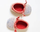 Pippi Longstocking. Kids' felted wool slippers. Non slip sole. Natural white, red and blue stripes. Organic. Custom made sizes.