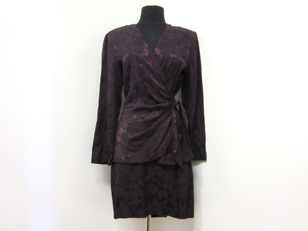 1980s does 1940s - Purple Suit with Double Breasted Wrap Jacket and Wiggle Pencil Skirt - Size 9 Medium - Vegan
