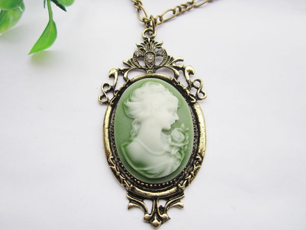 beauty head necklace--white resin pendant,antique bronze collet,alloy chain