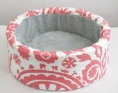 14" Modern Round Cat Bed, Self Warming Bed in Coral/White Print
