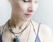 Costom collier with shell and tiny chains