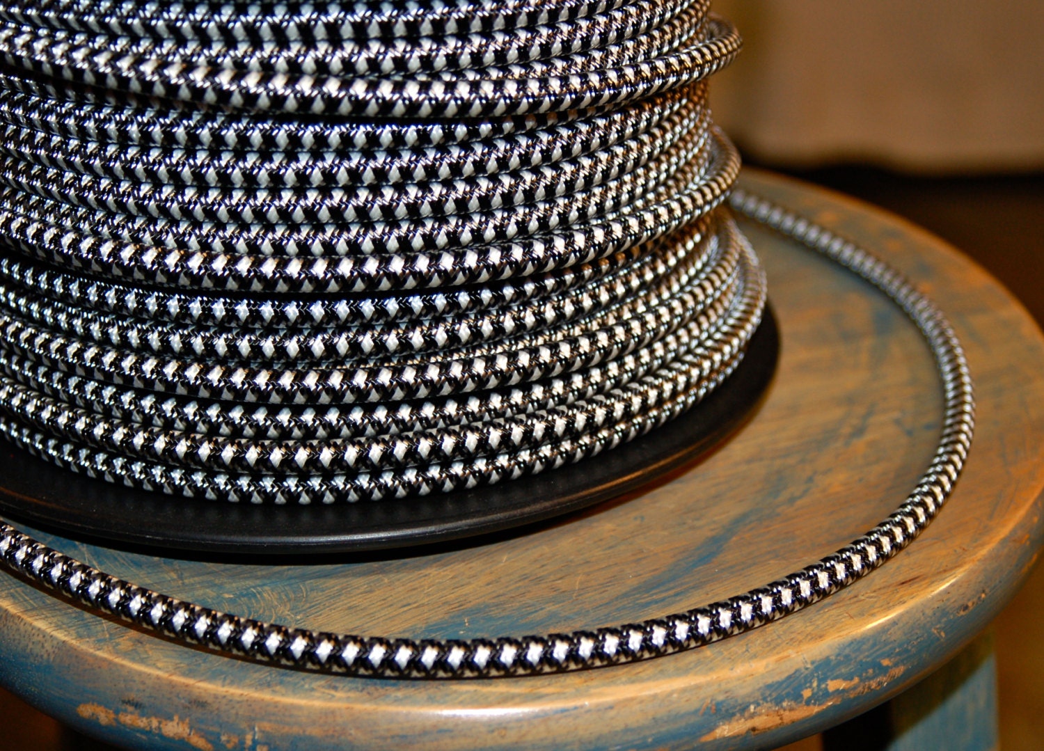 6 Feet Black & White Cloth Covered 3-Wire Round Cord, Vintage Style Fabric Lamp Pulley Cord, For Hanging Pendants, Fans, Antique Lamps,