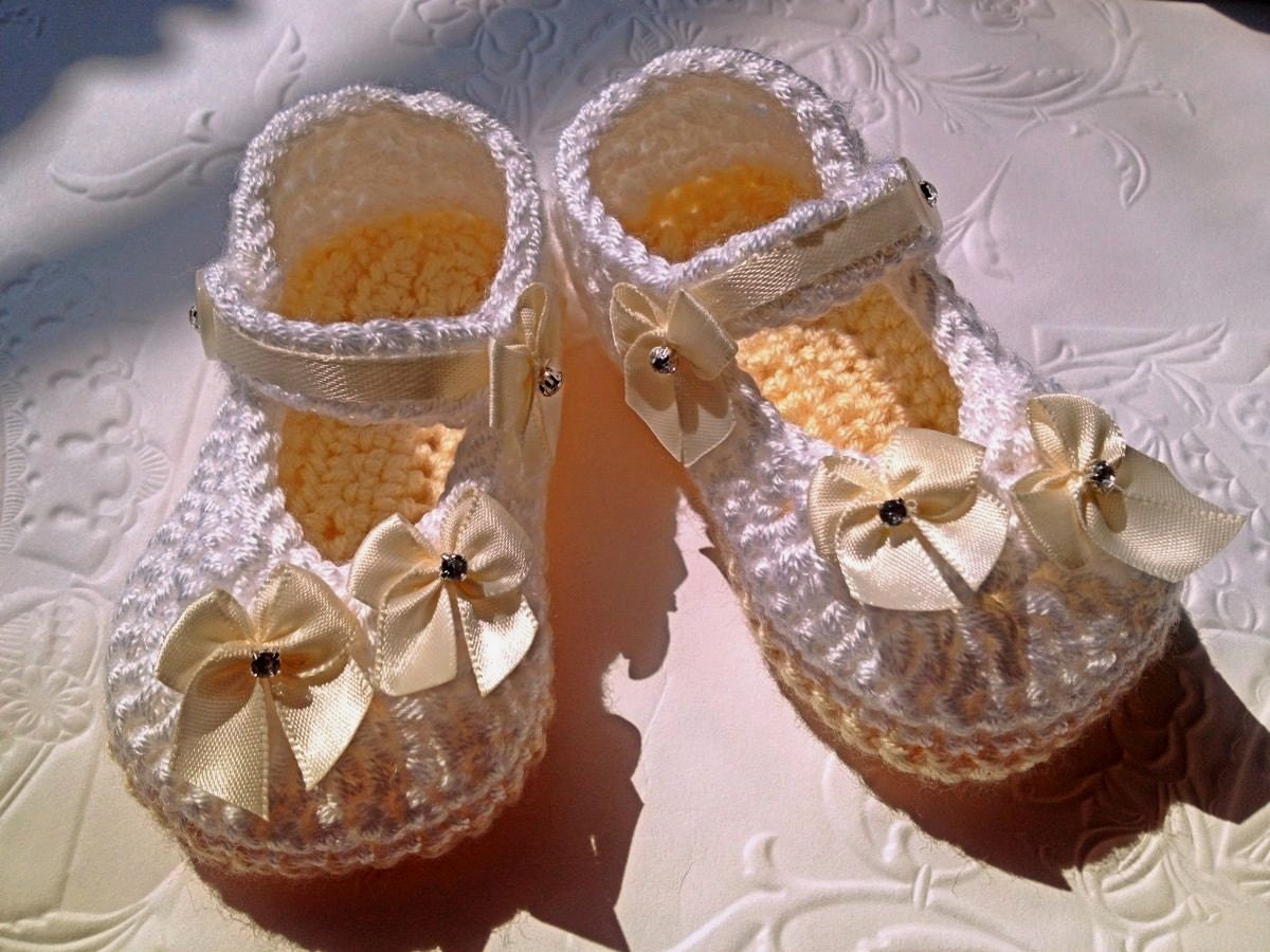 White and Ivory Crochet Booties, Baby Girl Crochet Booties, White Crochet Booties