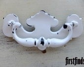 8 AVAIL Large Distressed Wht Vintage Classic Chippendale Swing Handles Shabby Chic Furniture Drawer Pulls Cabinet Hardware 4 1/4 inch mount
