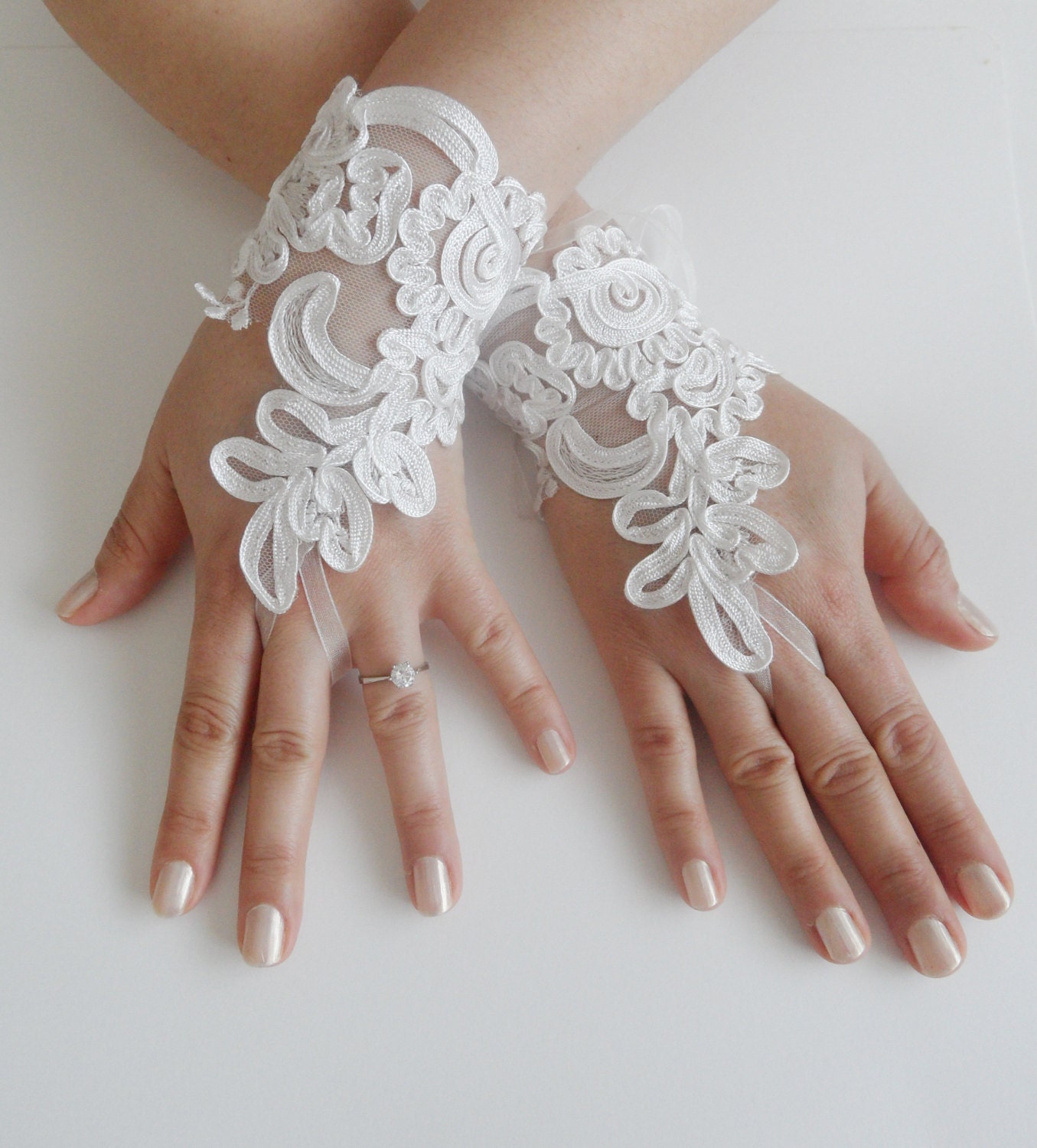 Bridal gloves, lace gloves, Bridal accessories,