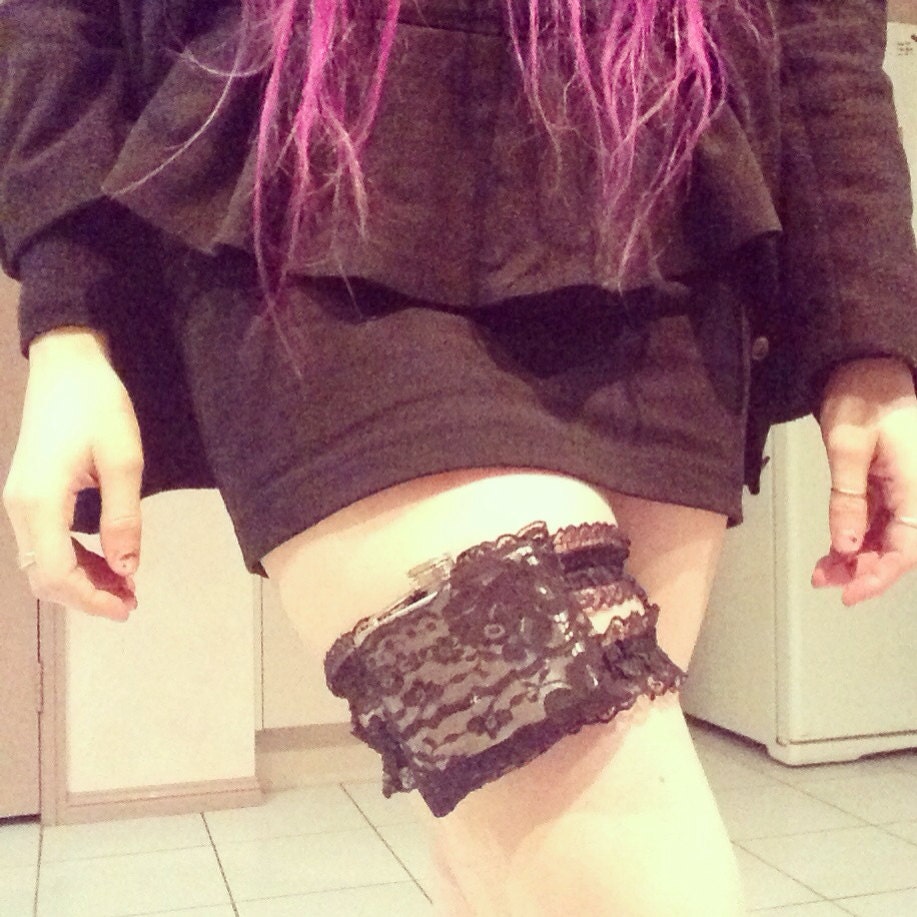 Black Lace Flask Garter