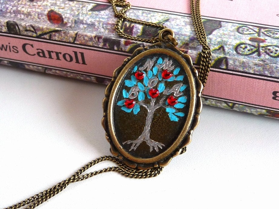 Personalized Family tree necklace - unique mom gift. Vintage Family tree jewelry. Custom engraved Initials necklace. Hand painted jewelry