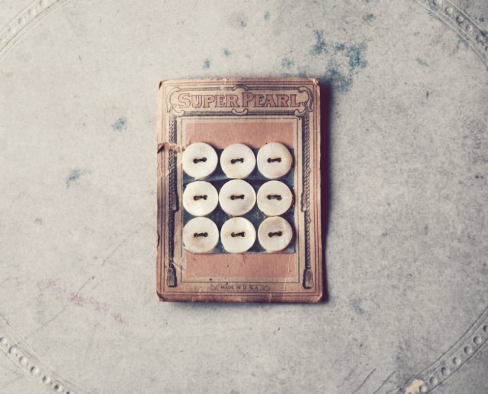 Antique "Super Pearl" Mother of Pearl Buttons, MOP Buttons on Original Card, Antique Sewing Supplies, DIY, Scrapbooking, Collectible