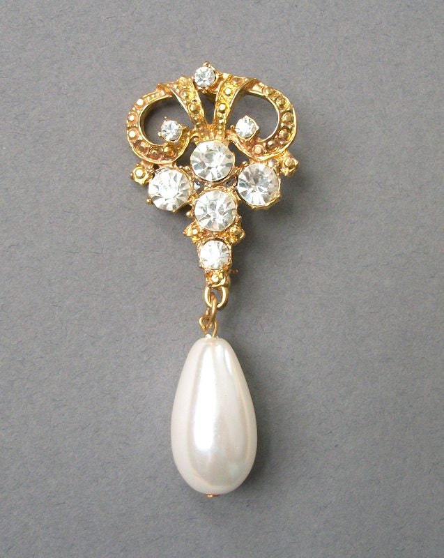 Vintage Rhinestone Brooch Gold Tone Imitation Pearl Bob Rhinestone Brooch Antique Style Brooch Pin