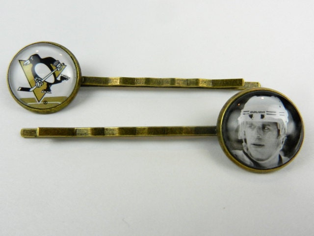 Pittsburgh Penguins Evgeni "Geno" Malkin and Skating Penguin Logo Bobby Pins, Trading Card Images