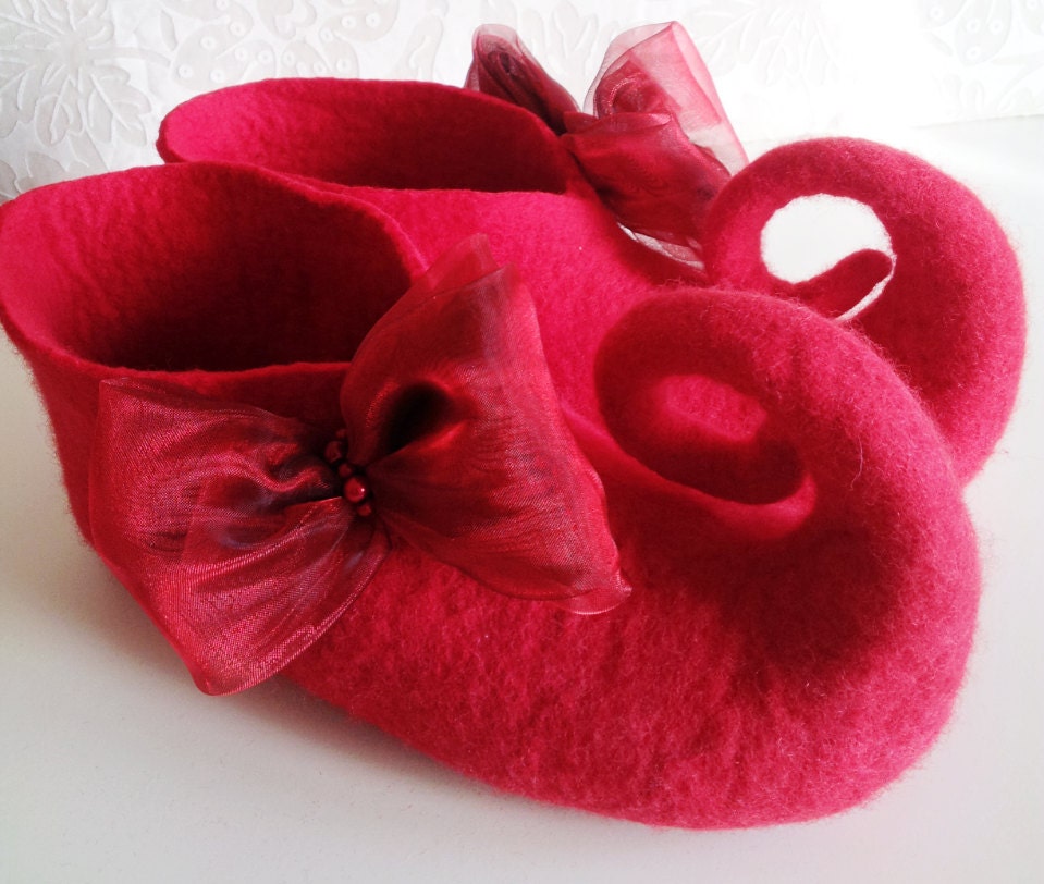 Unique Hand Felted Merino Wool Slippers. Red with Bow Elf / Fairy Shoes Made to Order.UK Sizes 3-7 (adult) Valentines Gift
