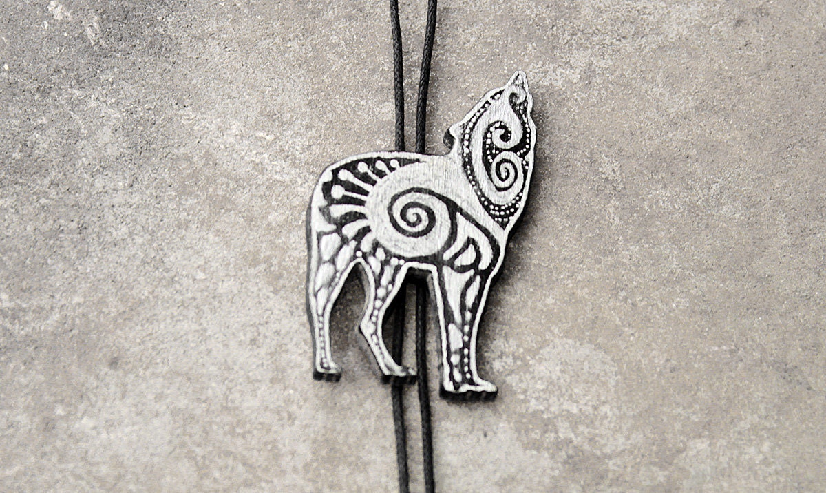 Wolf pendant wood howling wolf animal, stylish pendant, creative design, fantasy wood art, wood wolf