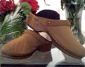 Tan Clogs - Size 6.5 -- V...