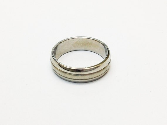 Men's ring. Wedding band. Simple Silver Ring. Size 8. Men's ring. Wedding band. Simple Silver Ring. Size 8.