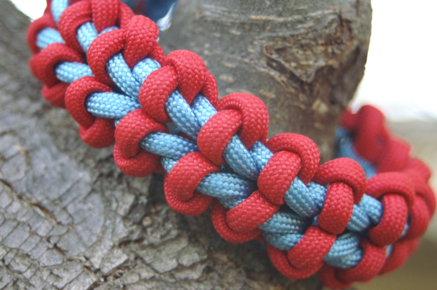 Bound Falls Paracord Survival Bracelet - Loop and Diamond Knot Closure