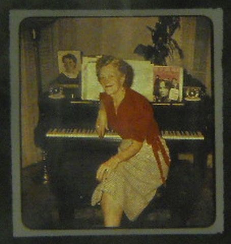 Stereo Realist Glass Slide Stereoview 3D - Woman at Piano - Los Angeles - June, 1956