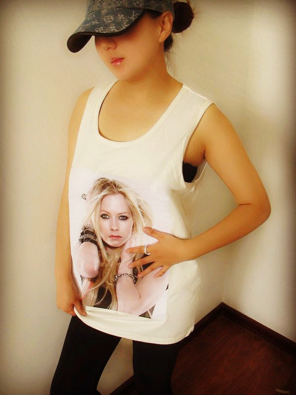 Avril Lavigne Shirt Crop Top Tank Tops T Shirt , Women Sexy Hipster Shirt , Custom Photo Tunic Shirt