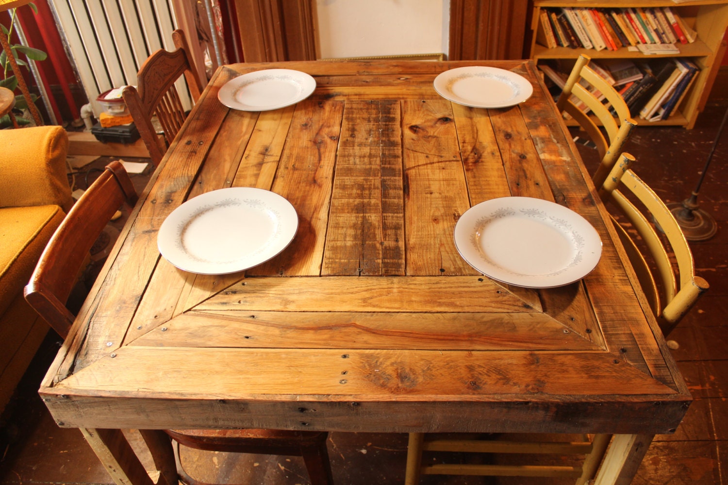 Reclaimed Pallet Wood Table