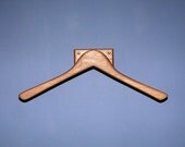 HANG-ME. Handmade wood hanger - rack.