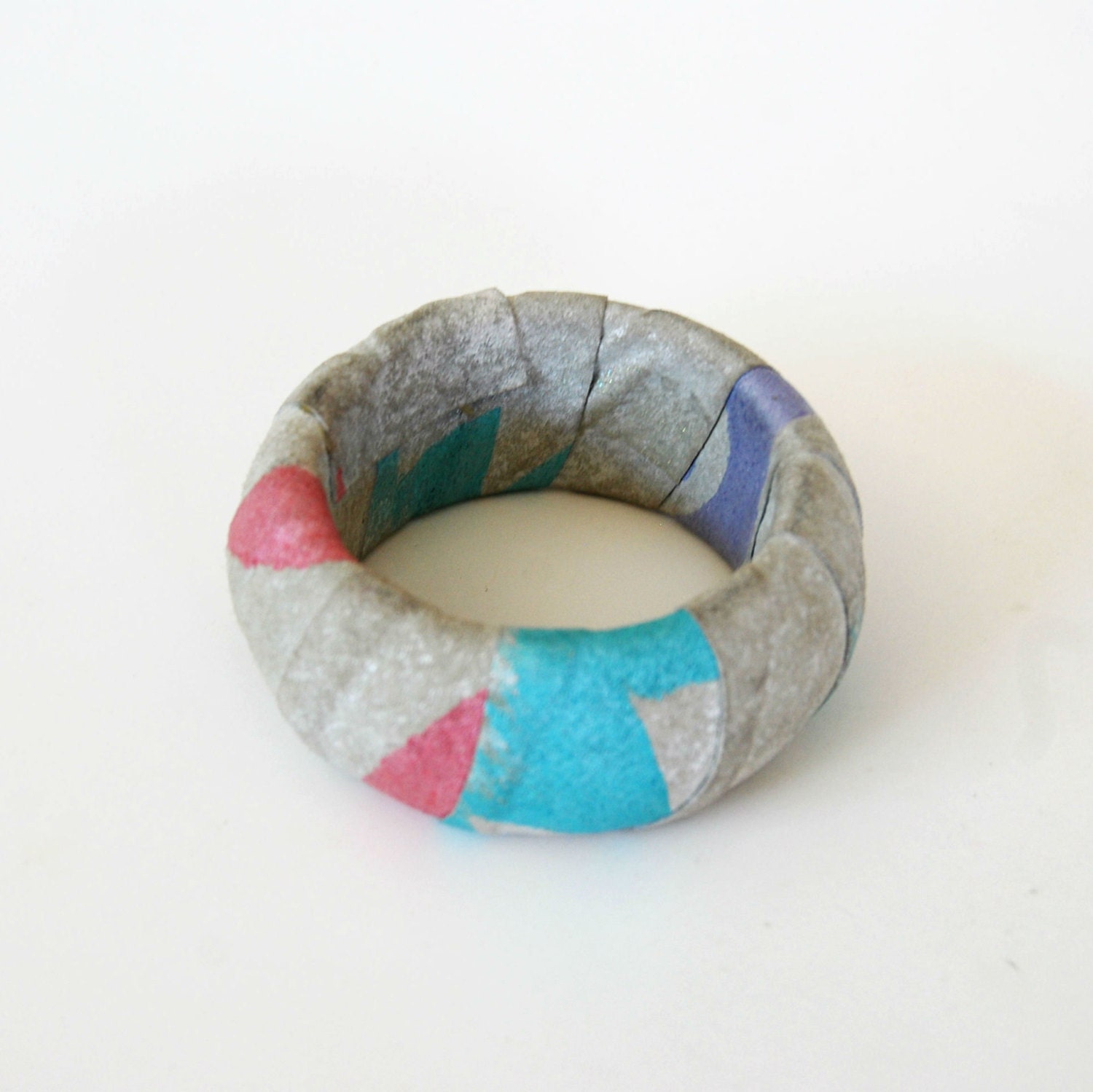 vintage GEOMETRIC suede leather bangle / 1980s chunky ABSTRACT pastel gray bracelet / FREE shipping