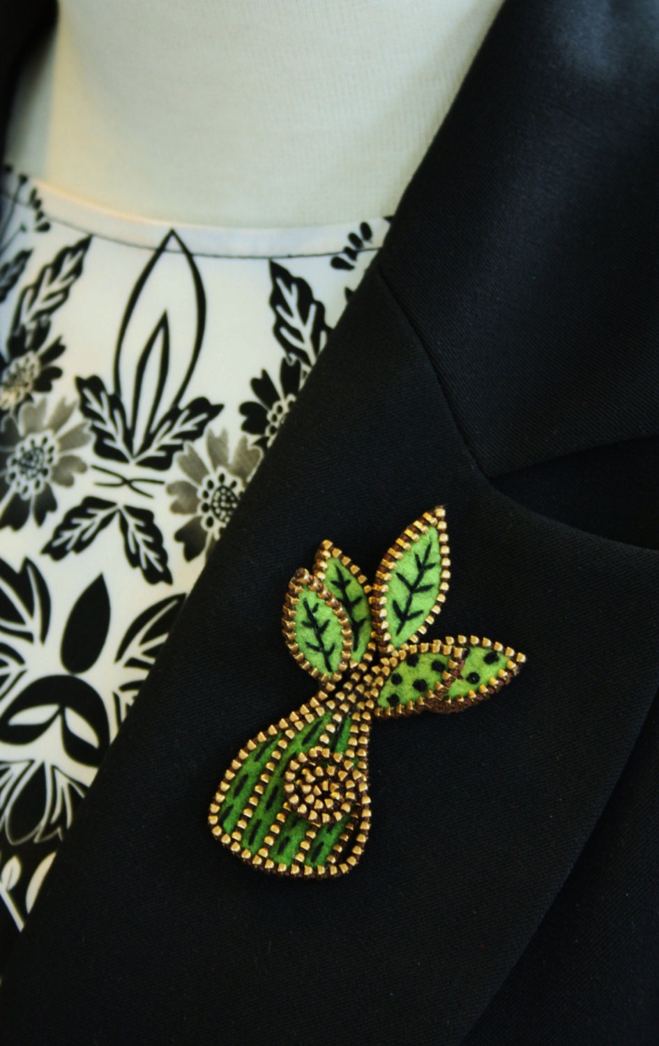 Felt and zipper  leaf brooch