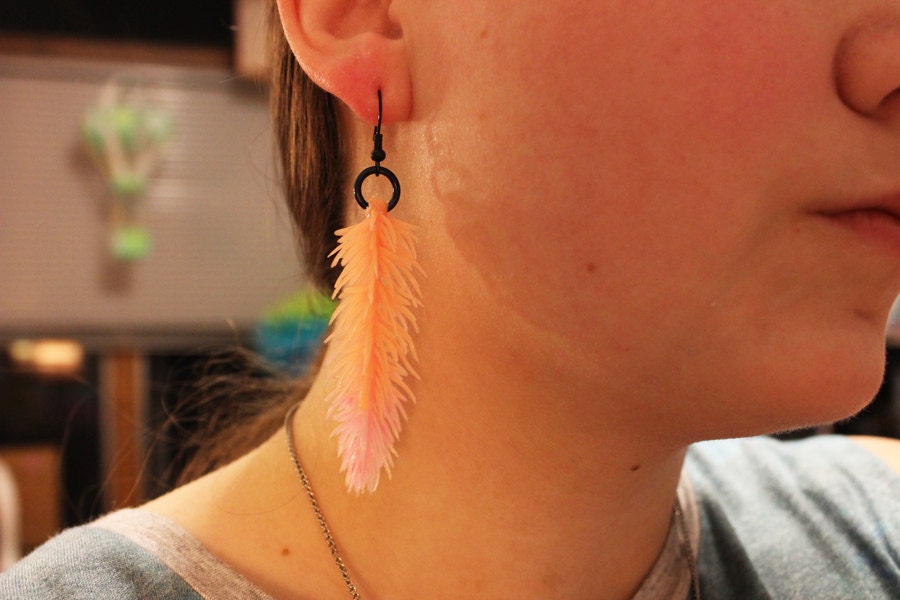 Elegant Glowplant Earring - Coral - Glow in the Dark
