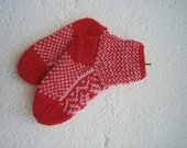 Handknitted socks in red and pink