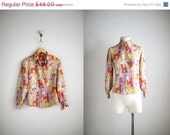 25% OFF SALE 60s blouse / 1960s silk novelty print shirt  / Zoology blouse