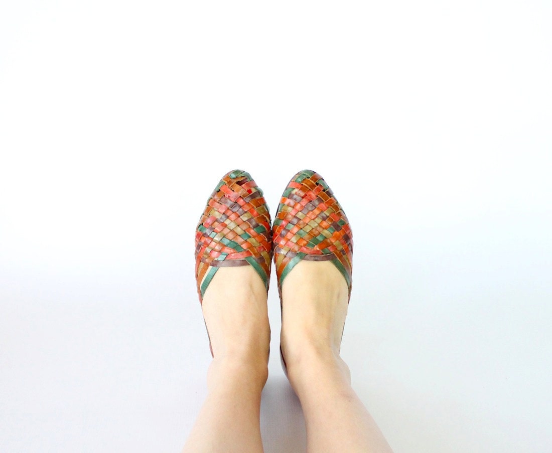 Vintage 80s Colorful Woven Leather Huaraches // Women's Summer Sandals 6 1/2 - vauxvintage