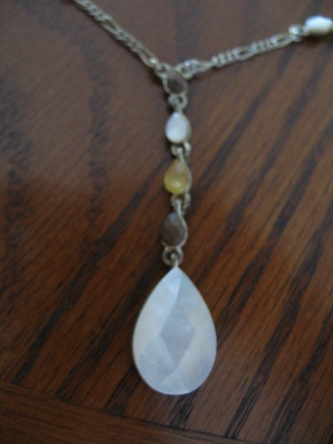 Vintage Necklace with Faceted Stones and Mother of Pearl - Cream. Brown, Amber